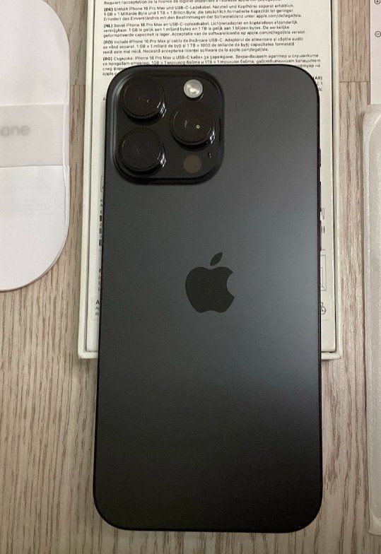 Apple Telefoni cellulari / Smartphones: iPhone 16 Pro Max (256GB) Akku 94% – Usato da Luzern venduto da Waince786