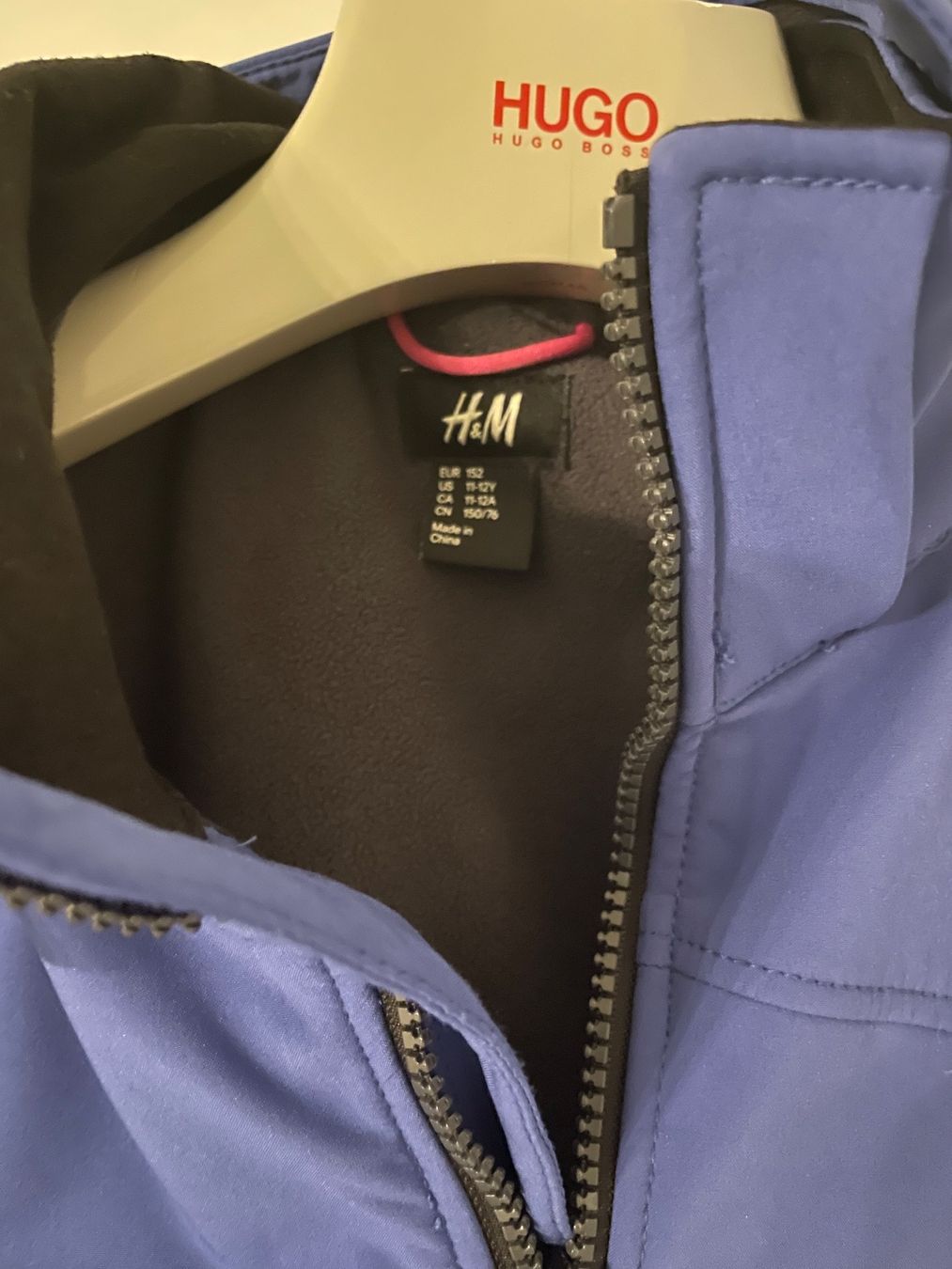 H&M Vestes: Blaue Softshell-Jacke in Gr. 152 – D'occasion à Urdorf par leoale 4