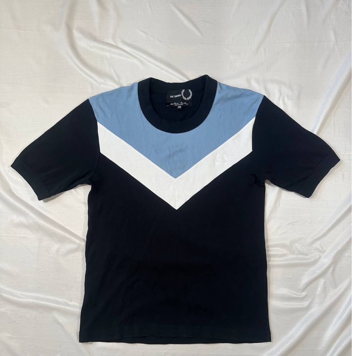 Fred Perry T-Shirts: Raf Simons X Fred Perry  – Gebraucht aus Pfäffikon ZH von Nataliia.