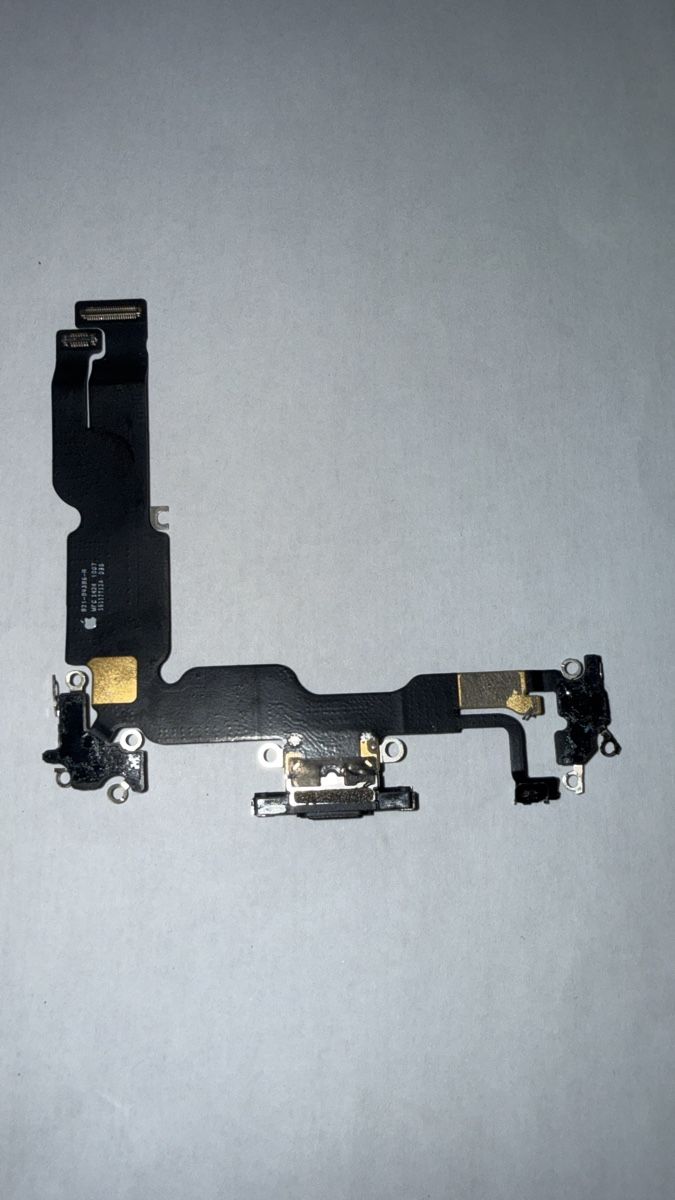 Apple Telefoni cellulari / Smartphones: Connecteur de charge iPhone 15 plus original Pièce détachée! – Nuovo e nell'imballaggio originale da Leukerbad venduto da mig_8bbp 1