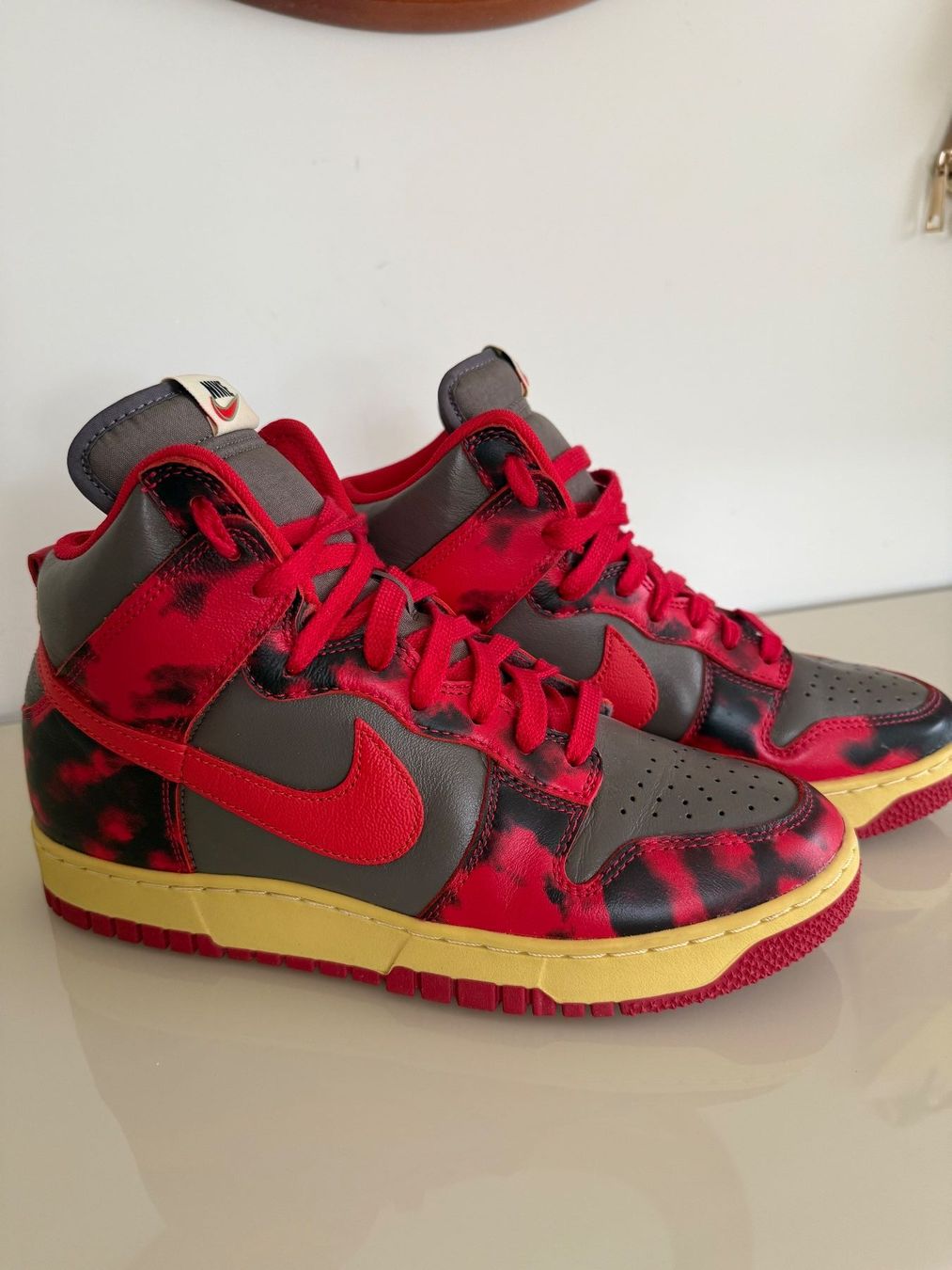 Nike Scarpe da donna: Nike Dunk High Sneaker Special Edition Grösse 41 Damen – Nuovo (secondo la descrizione) da Steg im Tösstal venduto da goldlionfree 1
