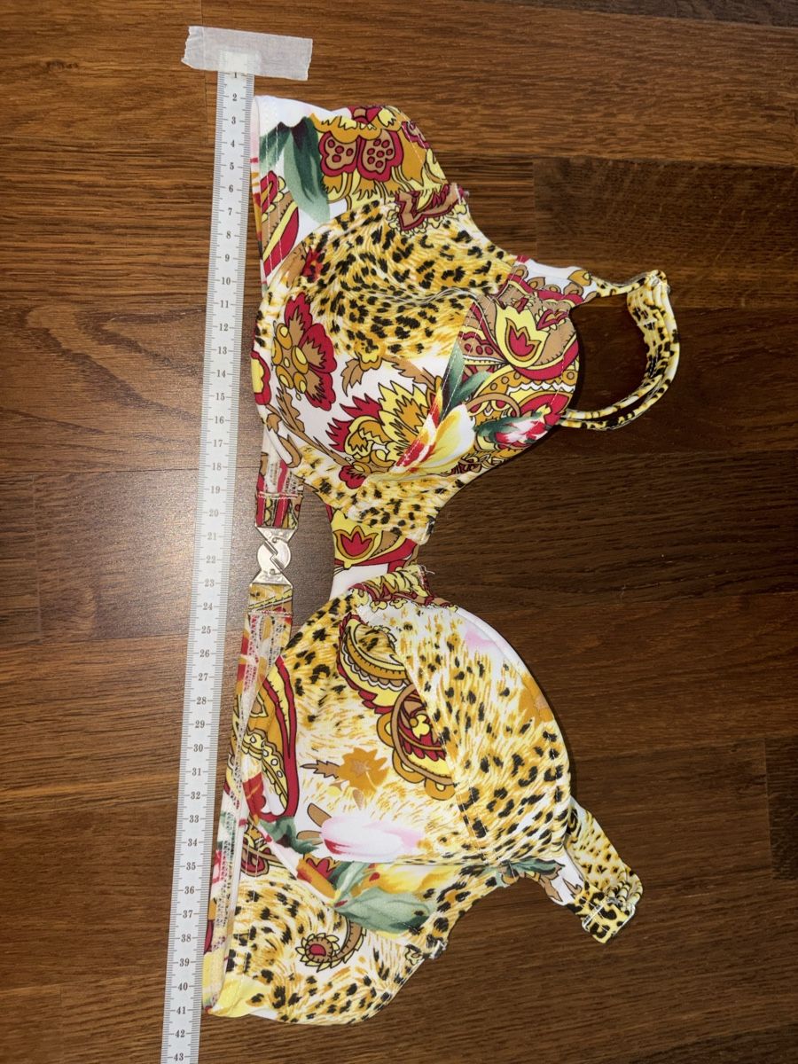 Badekleider & Bikinis: Bikini Oberteil gemustert Grösse 44 – Gebraucht aus Dübendorf von lus_9275