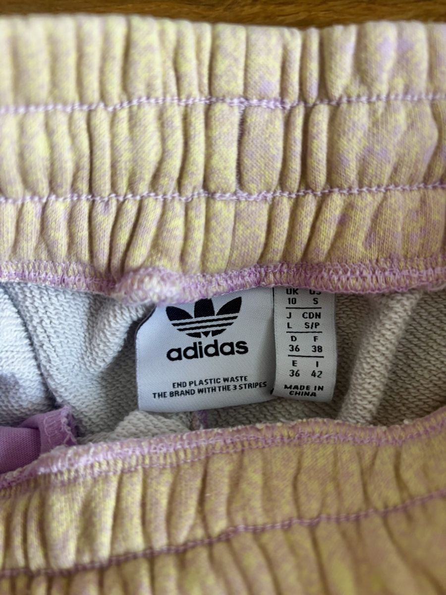 Adidas Lotti & Set di vestiti: Adidas Outfit Pullover & Shorts (grösse S) – Nuovo (secondo la descrizione) da Zürich venduto da nowaistplease 2