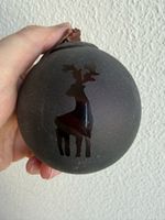 Schöne, matte Weihnachtskugel mit Hirsch