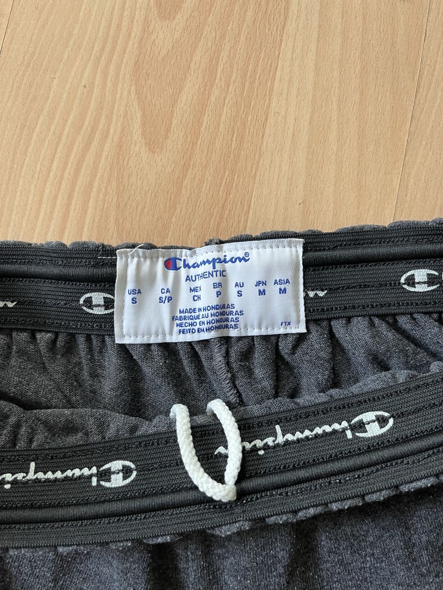 Champion Pantaloni: Champion Shorts, Grau, Grösse S – Nuovo (secondo la descrizione) da Zürich venduto da lucasasap 1