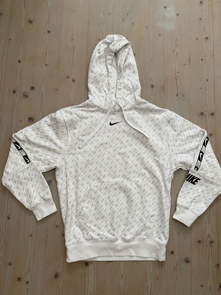 Nike Pullover & Sweatshirts: Pullover Nike (size XS) – Gebraucht aus Delémont von noe_2dvd