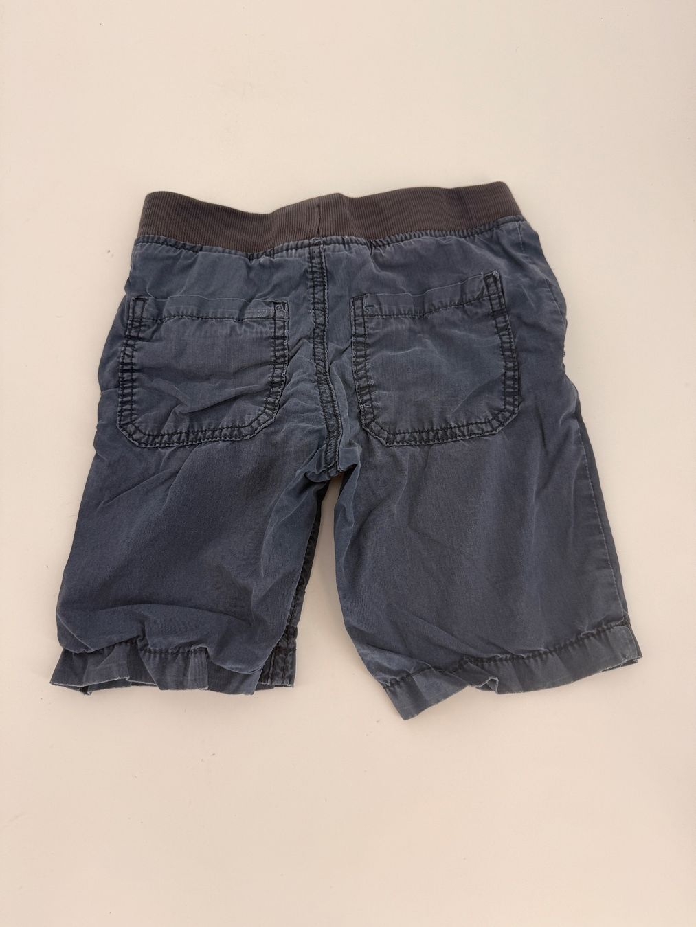 H&M Pantaloni: Shorts Gr. 104 von H&M – Usato da Auenstein venduto da moin. 1