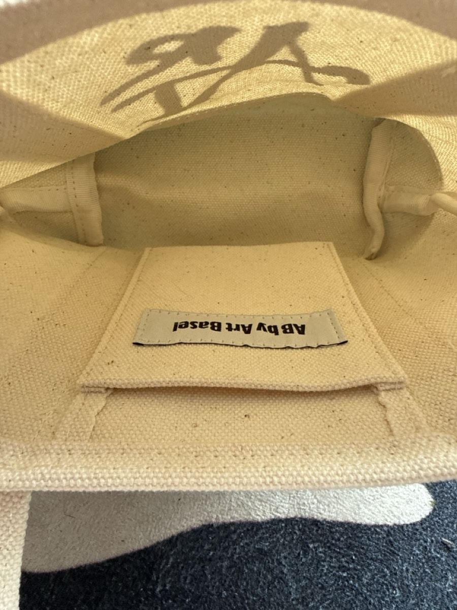 Borse: ArtBasel Iconic Bag small – Nuovo (secondo la descrizione) da Basel venduto da dar_m6pq 3