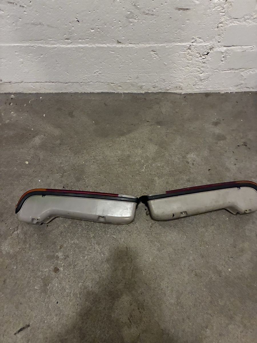 BMW Accessori per altri veicoli: E21 Hecklichter – Usato da Grenchen venduto da Netii10 3