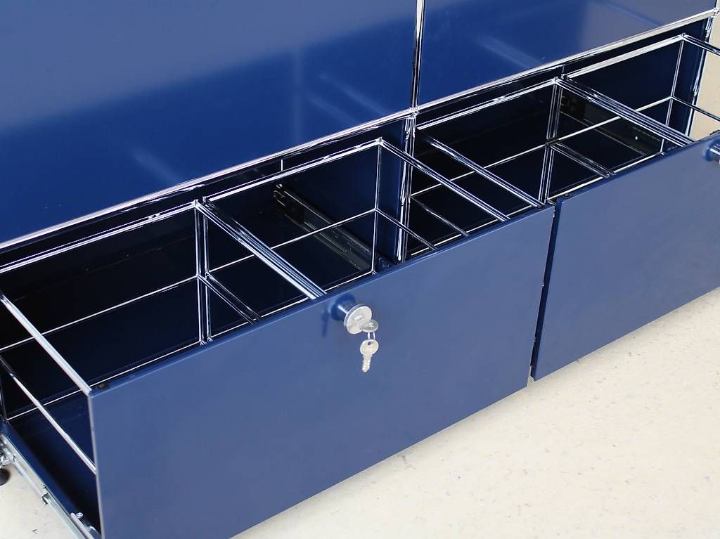 USM Scaffali: USM Sideboard in Stahlblau, neuwertig – Usato da Meinisberg venduto da atelier_TILIJA 2