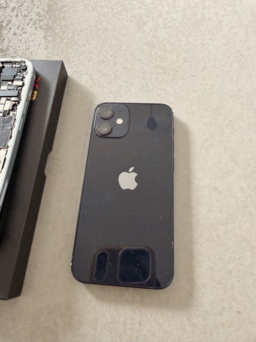 Apple Telefoni cellulari / Smartphones: iPhone 15 + 12 mini – Difettoso da Pully venduto da Valoudu42 4