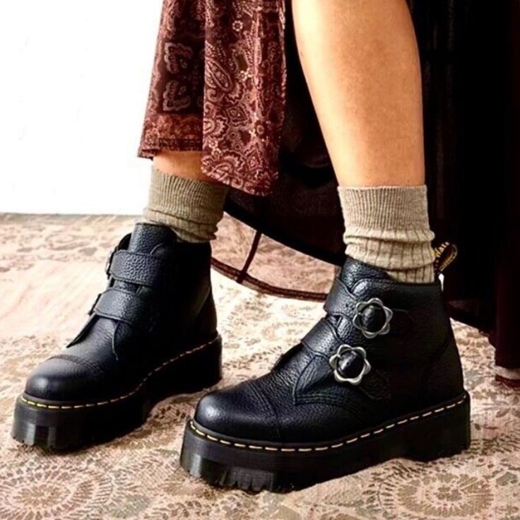 Dr. Martens Damenschuhe: Dr. Martens Devon Flower Black – Taglia 41 – Gebraucht aus Sorengo von cle_p7z5 1