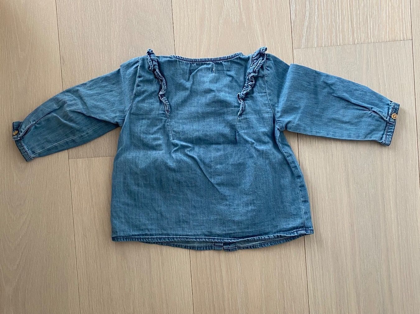 Blusen, T-Shirts & Tops: Bluse (Jeans) vertbaudet 12m/74cm – Gebraucht aus Hofstetten SO von ani_55wx 1