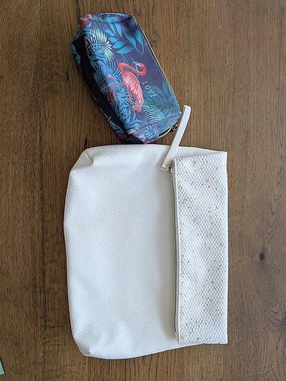 Custodie per cosmetici: Necessaire  – Usato da Mels venduto da key510