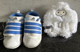Adidas chaussures en cuir taille 21 et peluche hochet