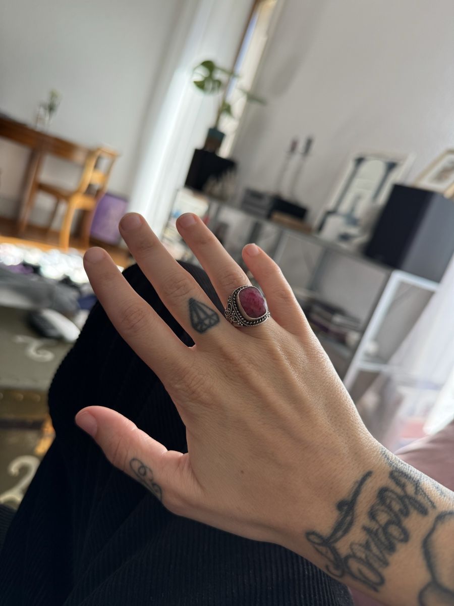 Anelli: Bague chevalière en argent avec pierre rubis – Usato da Ollon VD venduto da MusiqueAddict 1