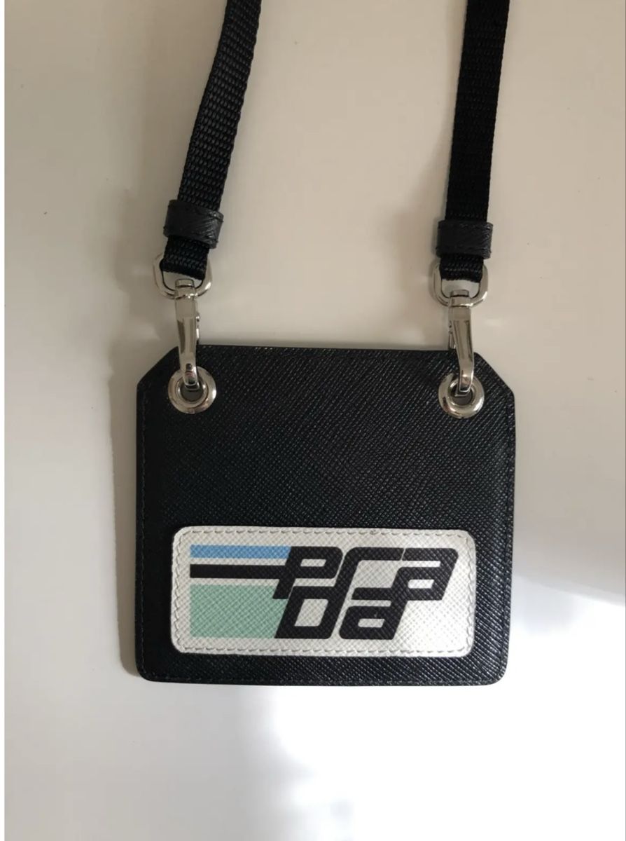 Prada Altro in  Abbigliamento & Accessori: Prada Kartenetui Neck Wallet Saffiano Leder Schwarz – Nuovo (secondo la descrizione) da Zürich venduto da Recode.Fashion 4
