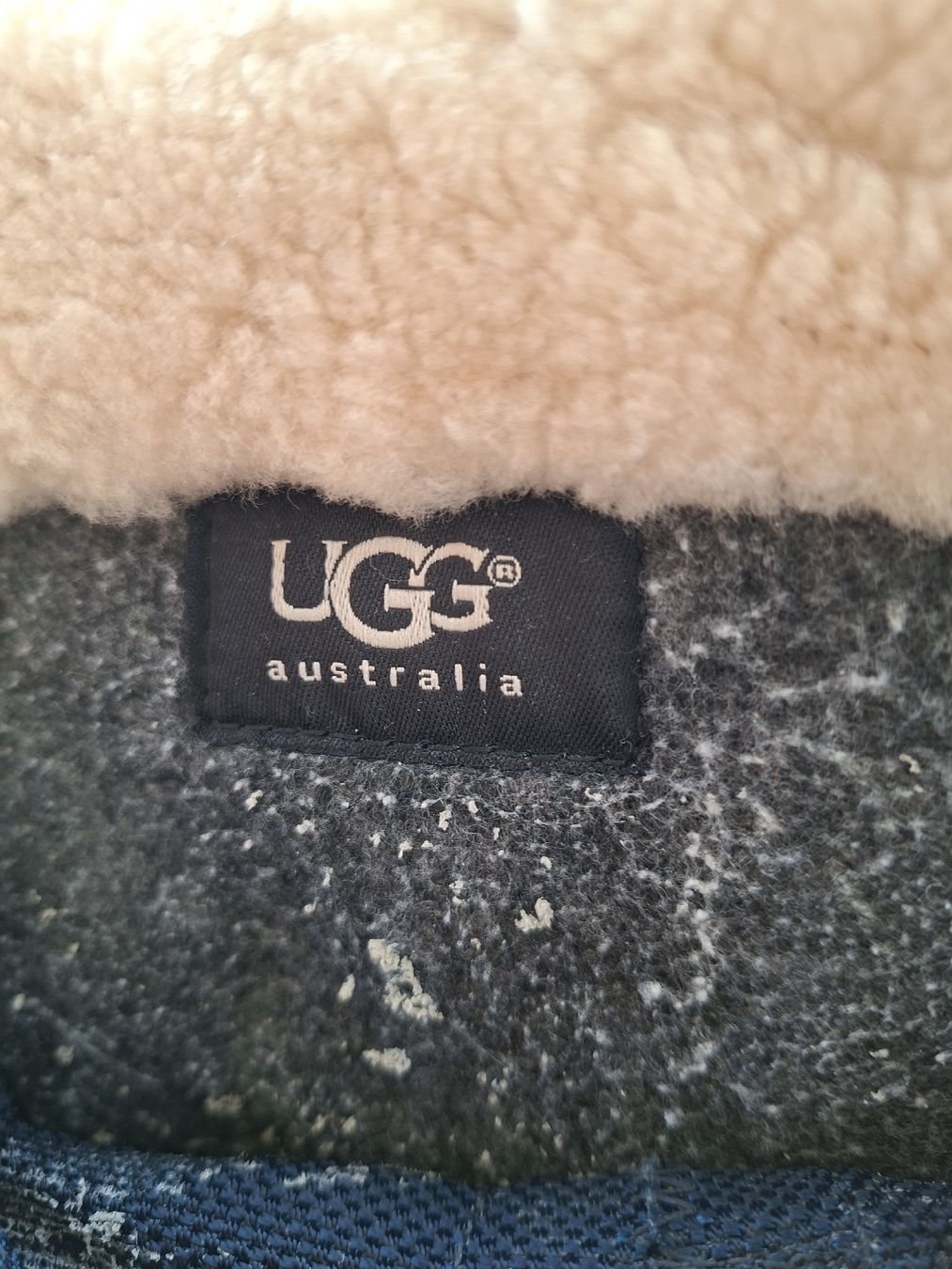 Ugg Schuhe für Jungen: Ugg-Boots Grösse 32 – Gebraucht aus Thun von SiHoSt 1