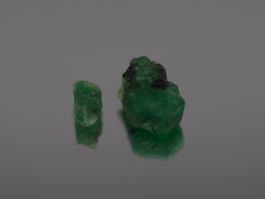 Ab 1CHF - Intense Green Emerald (Rohsteine) 1.08ct Minor Oil