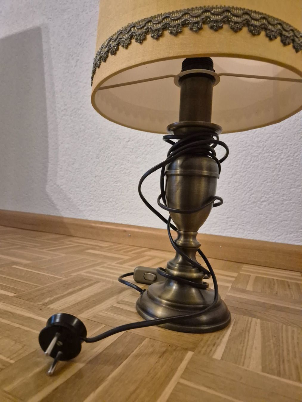 Lampade: Vintage Tischlampe mit Stoffschirm – Usato da Speicher venduto da joreim 3
