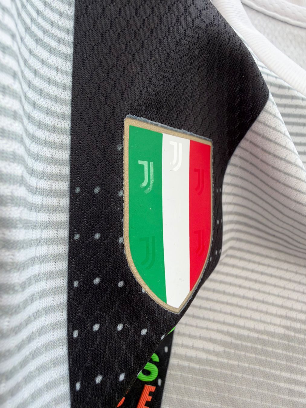Adidas Canottiere & Pantaloni: Juventus x Adidas Palace – Nuovo (secondo la descrizione) da Olten venduto da gia_bc2q 5