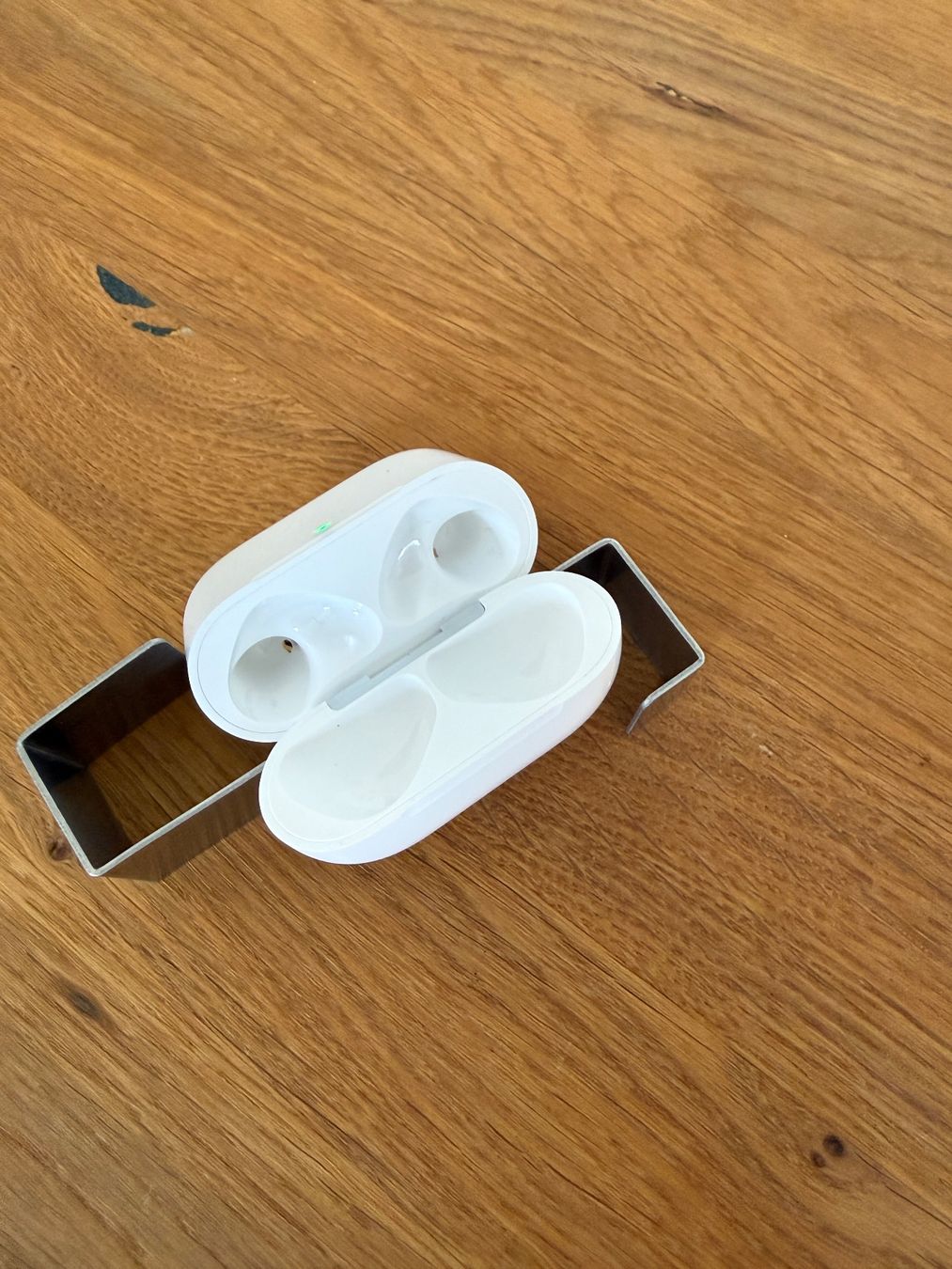 Apple Kopfhörer: APPLE AirPods 4 Charging Case – Gebraucht aus Lausanne von Nine1982 2