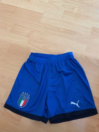 Joli short de foot Puma Italie taille 116-122