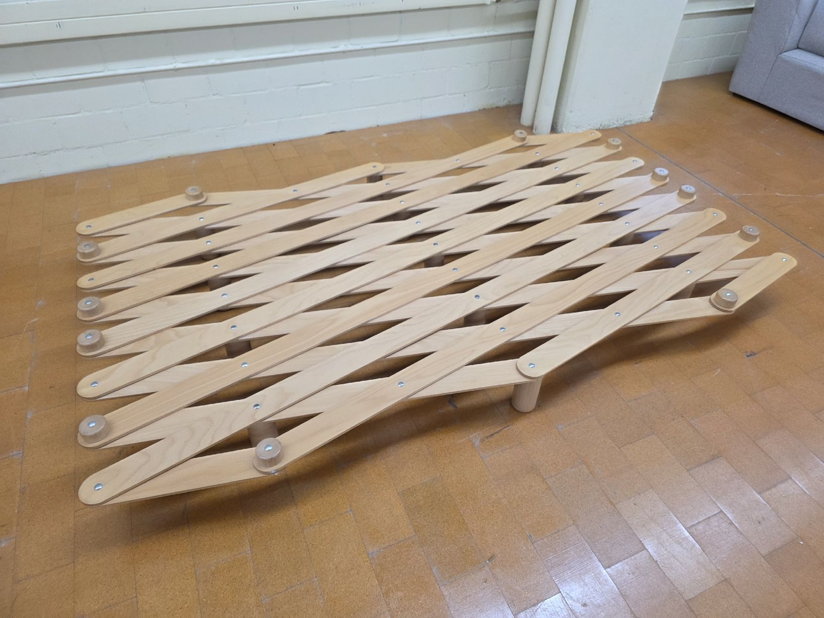 Thut Letti: Designer Bett Thut Scherenbett Modell 990 – Usato da Lichtensteig venduto da UsedINStore 5