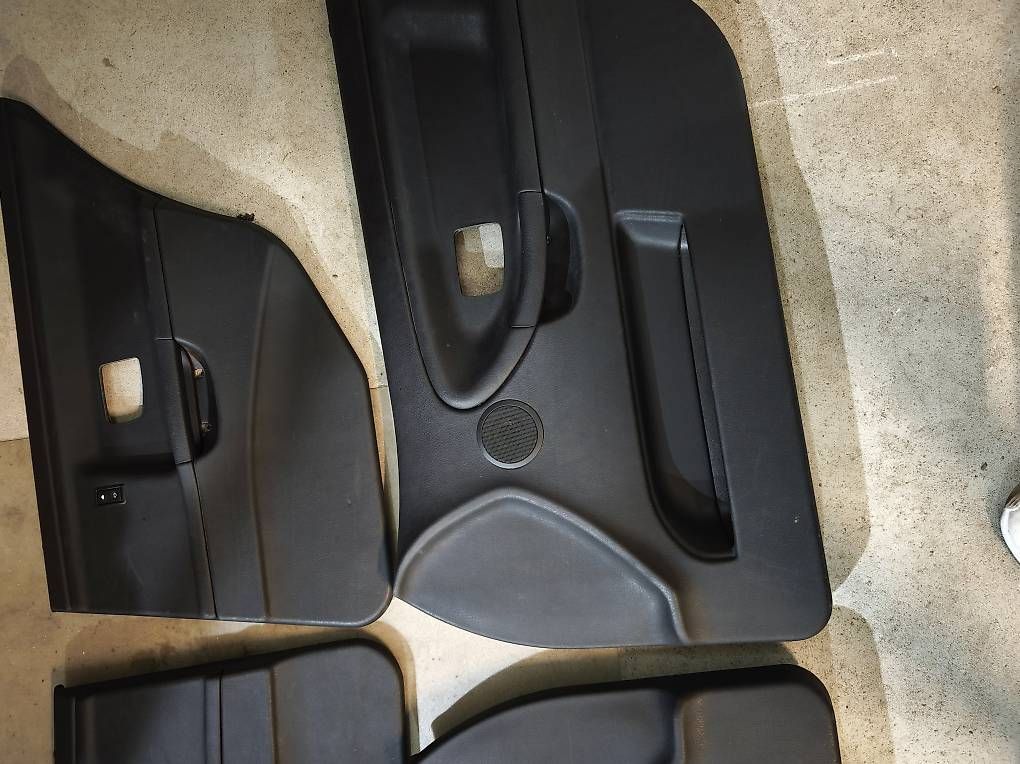 Tutti pezzi di ricambio auto: BMW E36 Limo, Touring, Leder Türpappen  – Usato da Zihlschlacht venduto da rad_vvm9 2