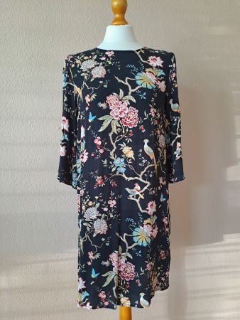 Sommer-Kleid von H&M mit Blumenmuster und Vögeln  S