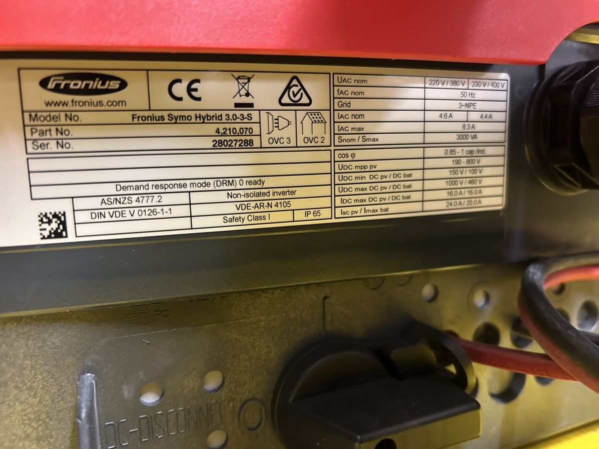 Fronius Inverter: Fronius Symo Hybrid 3.0-3-S – Usato da Guttet-Feschel venduto da Swissdarter 1
