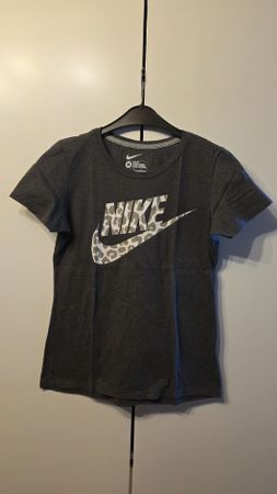 Nike T-Shirt grau mit Logo-Print Grösse M