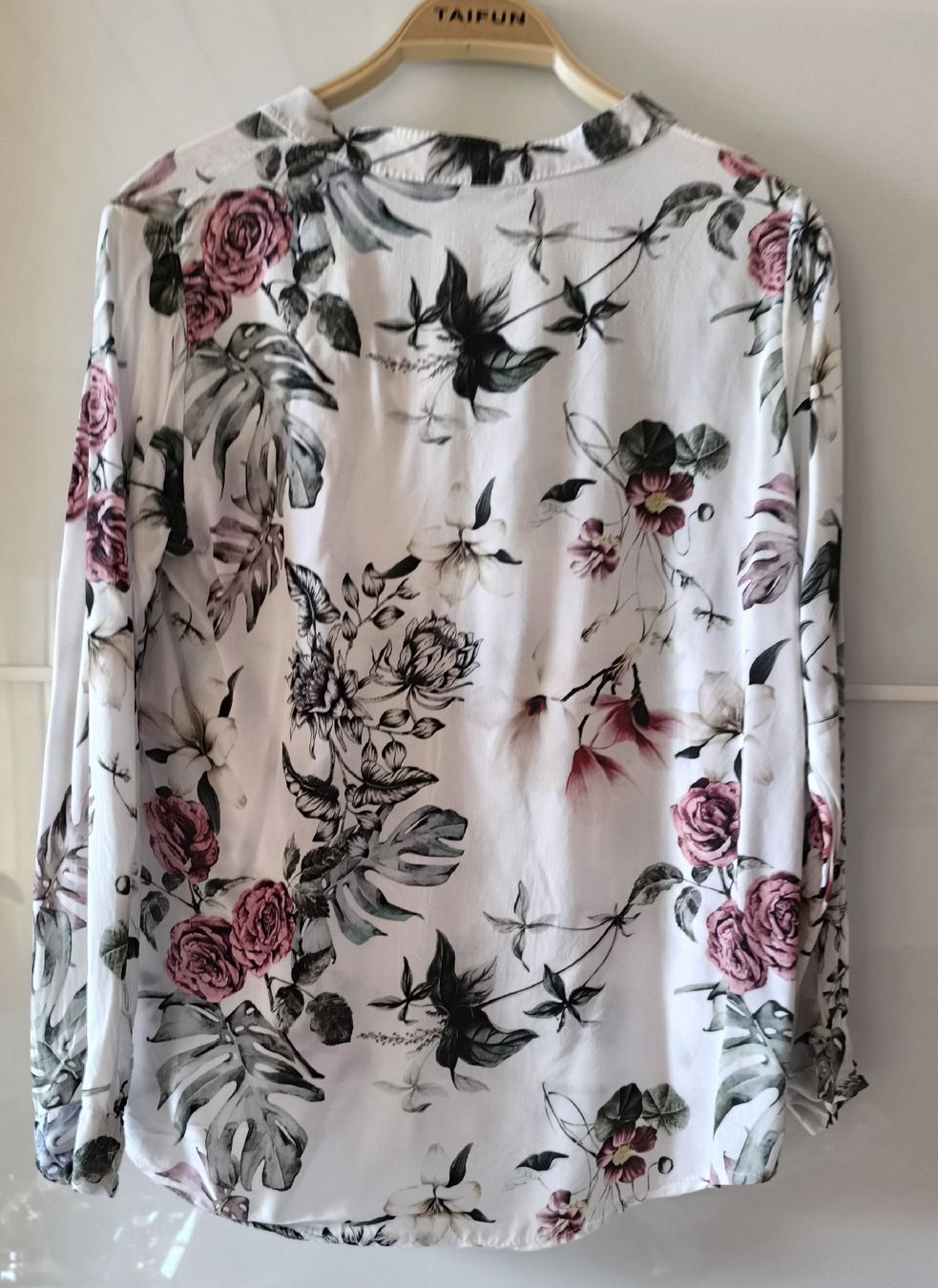 Camicette: schöne Bluse mit Blumenmuster – Usato da Fischbach LU venduto da BuBri 1