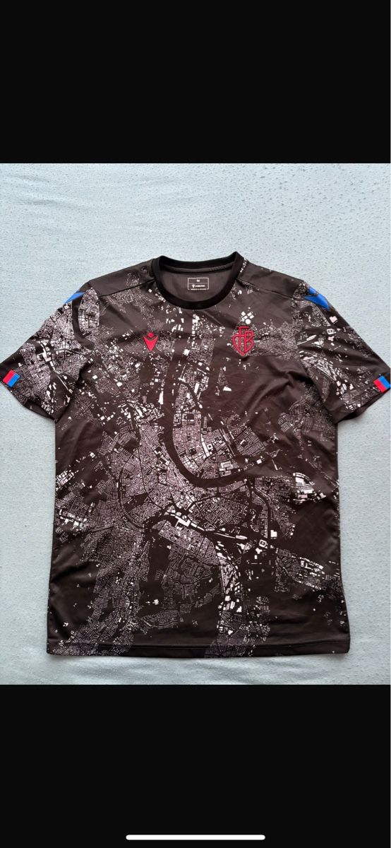 FC Basel Canottiere & Pantaloni: FC Basel T-Shirt "Stadtplan" Grösse M 23/24 – Usato da Rheinfelden venduto da ame_5n7y