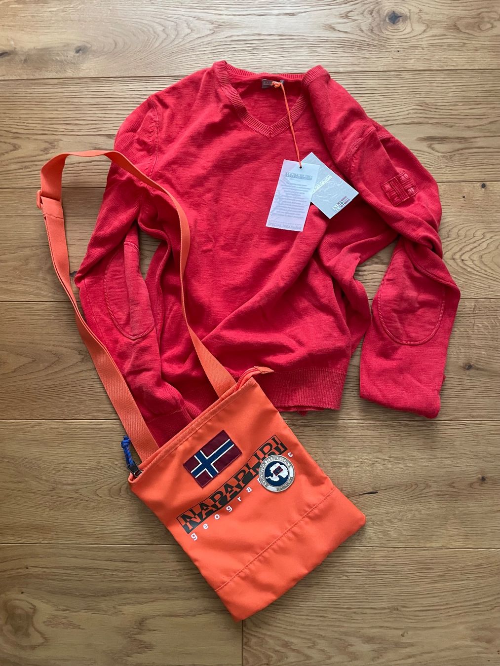 Napapijri Maglioni & Felpe: Napapijri Pulli & Tasche - Grösse L – Nuovo e nell'imballaggio originale da Weisslingen venduto da Espenmoos79