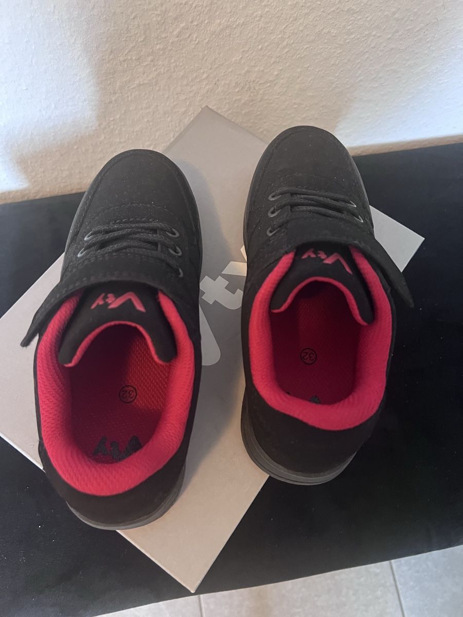 Schuhe für Jungen: Schuhe – Neu (gemäss Beschreibung) aus Langenthal von Nu89 4