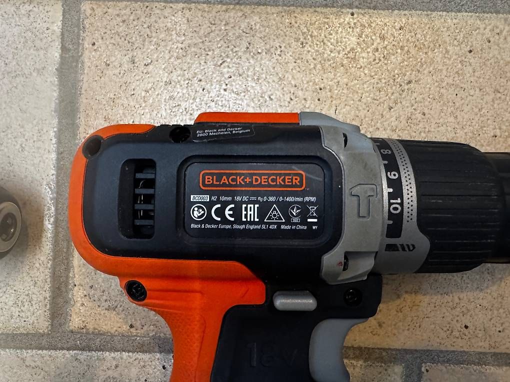 Perceuses: Black & Decker - Akkuschrauber-Set mit einigem Zubehör – D'occasion à Nuglar par JuggDown 2