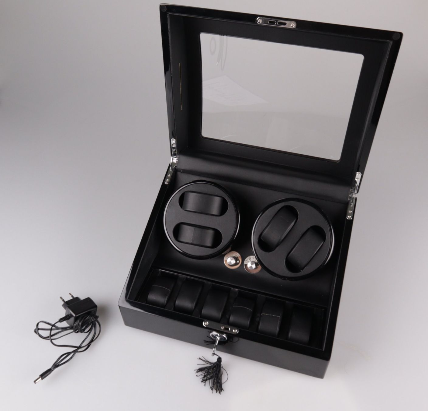 Cofanetto carica e porta orologi: Automatischer Uhrenbeweger / Watch-Winder – Usato da Volketswil venduto da brockipfannenstil