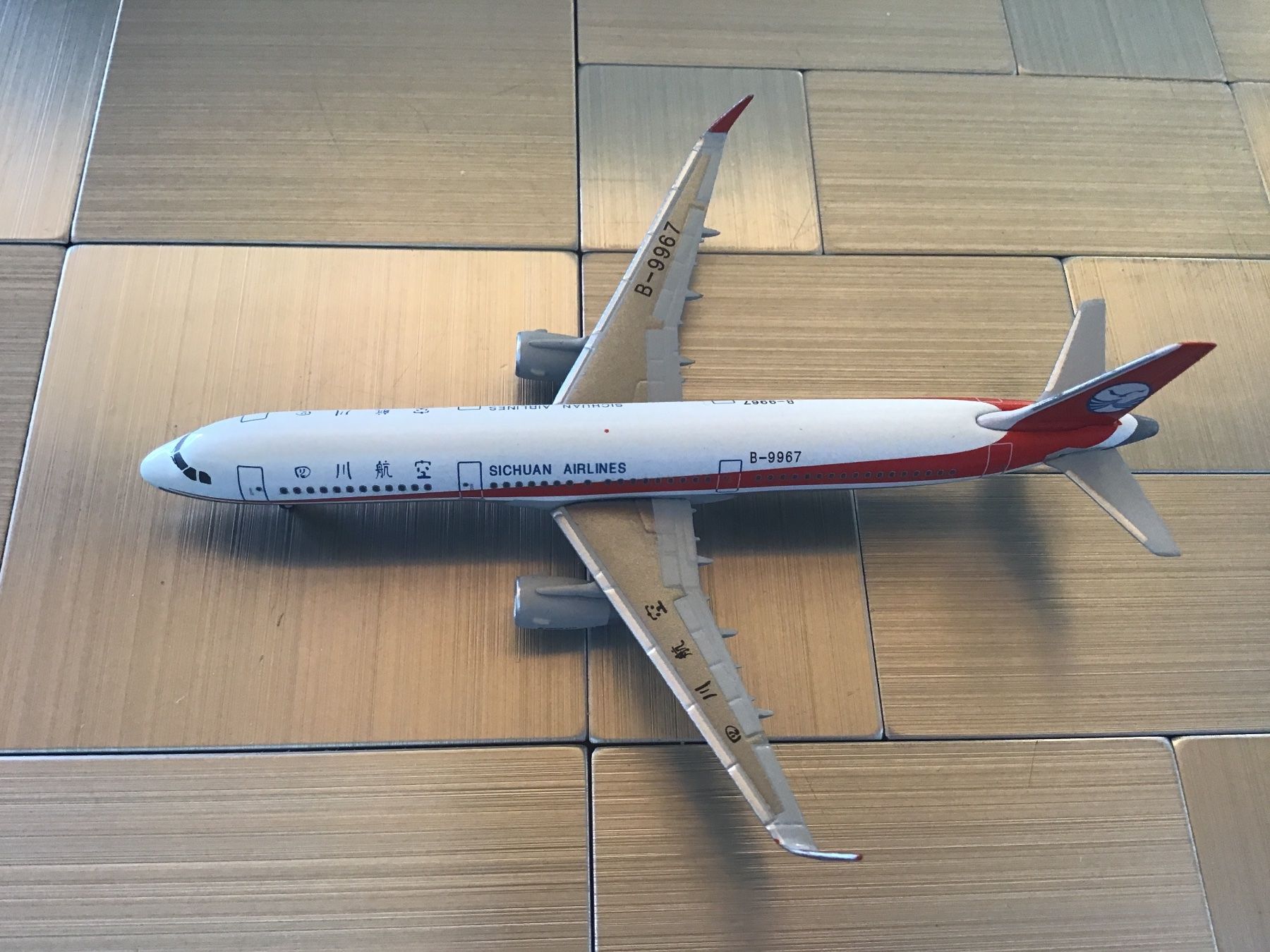 Herpa Kit di modellismo & Modellini statici: HERPA AIRBUS A321 1/500 – Usato da Männedorf venduto da Spezial-Modelle 3