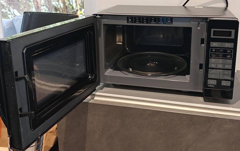 Appareils de cuisine: MICROONDE SHARP – D'occasion à Origlio par sab_2jdr 1