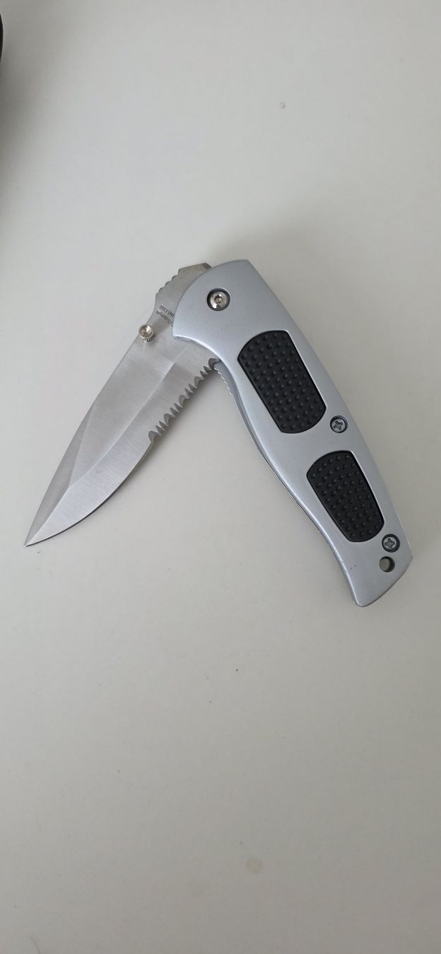Coltelli tascabile: Sharp Klappmesser mit Etui – Usato da Niederuzwil venduto da 262305 2