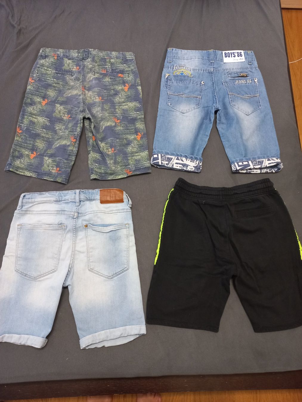 Kleiderpakete & -sets: 4 Shorts gr.146 – Gebraucht aus Bachenbülach von enigmatic 1