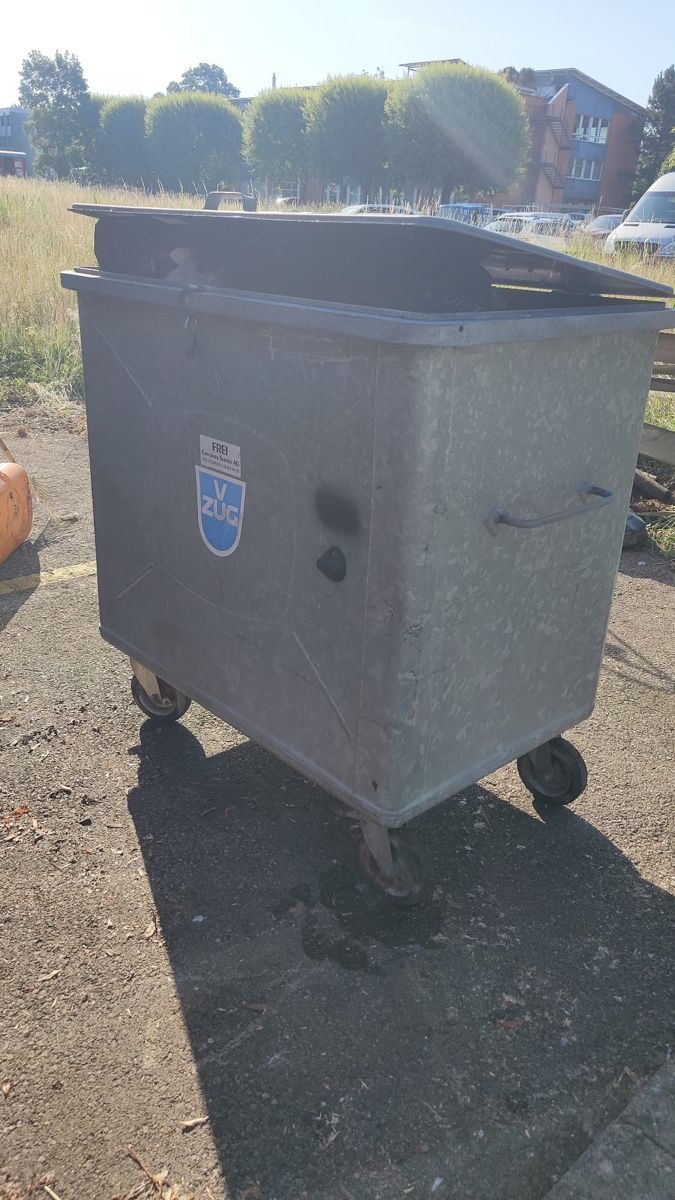 Altro per Ufficio & Commercio: Grosser Abfallcontainer mit Rollen Marke V ZUG – Usato da Obfelden venduto da jan_6drt