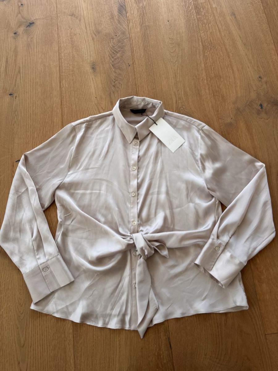 Zara Camicette: NEU Zara Satinbluse in Beige Gr. M – Nuovo e nell'imballaggio originale da Altendorf venduto da PiaLang
