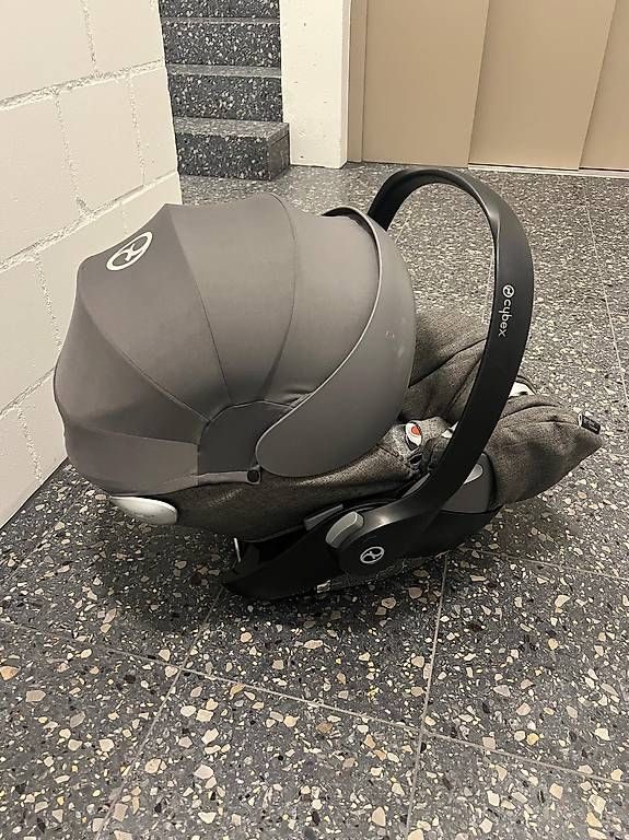 Seggiolini per auto: Cybex Cloud Q Babyschale – Usato da Allschwil venduto da rajmahal 2