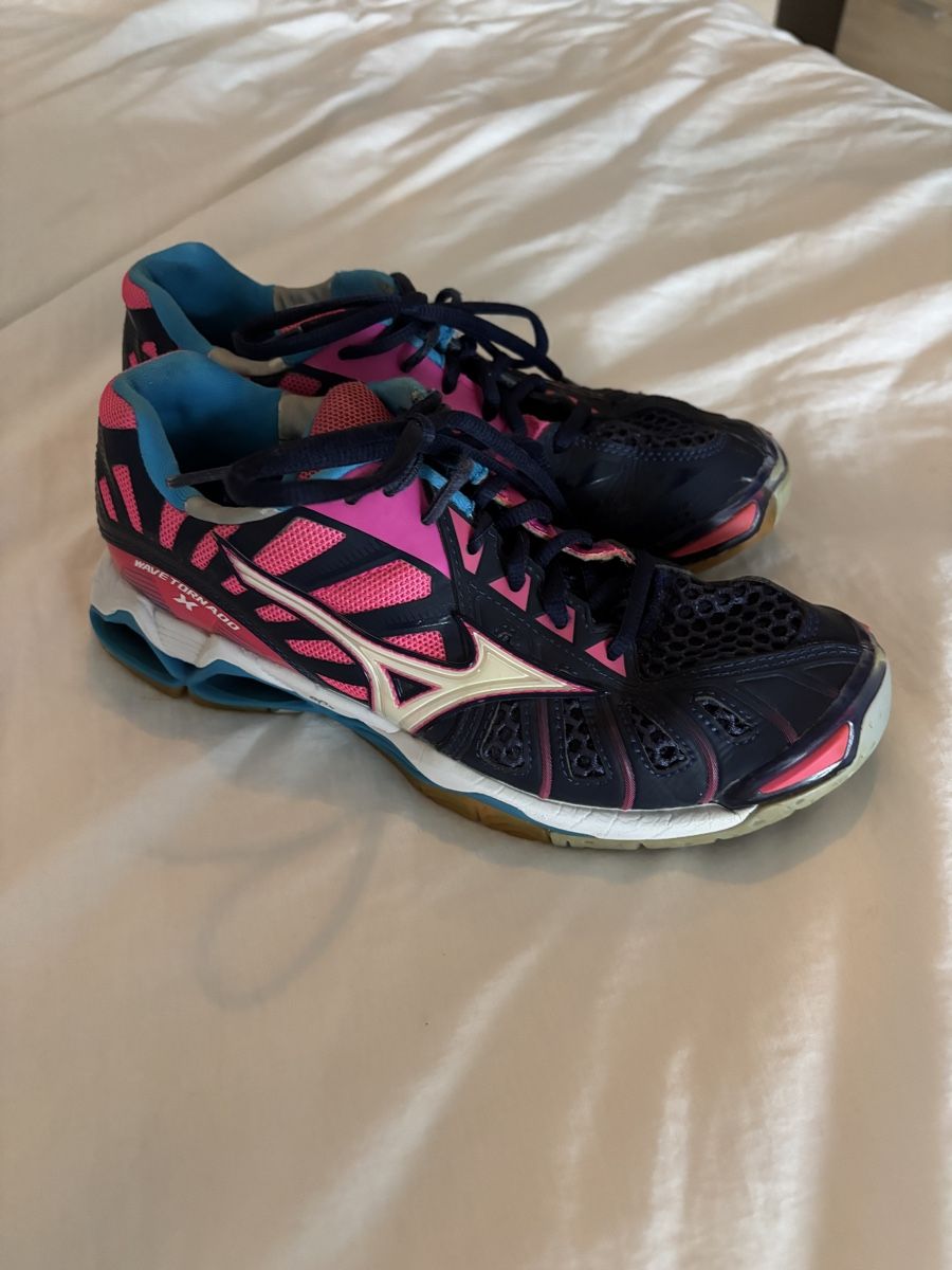 Mizuno Damenschuhe: Mizuno Wave Tornado X Volleyballschuhe – Gebraucht aus Küssnacht am Rigi von sab_s7w6