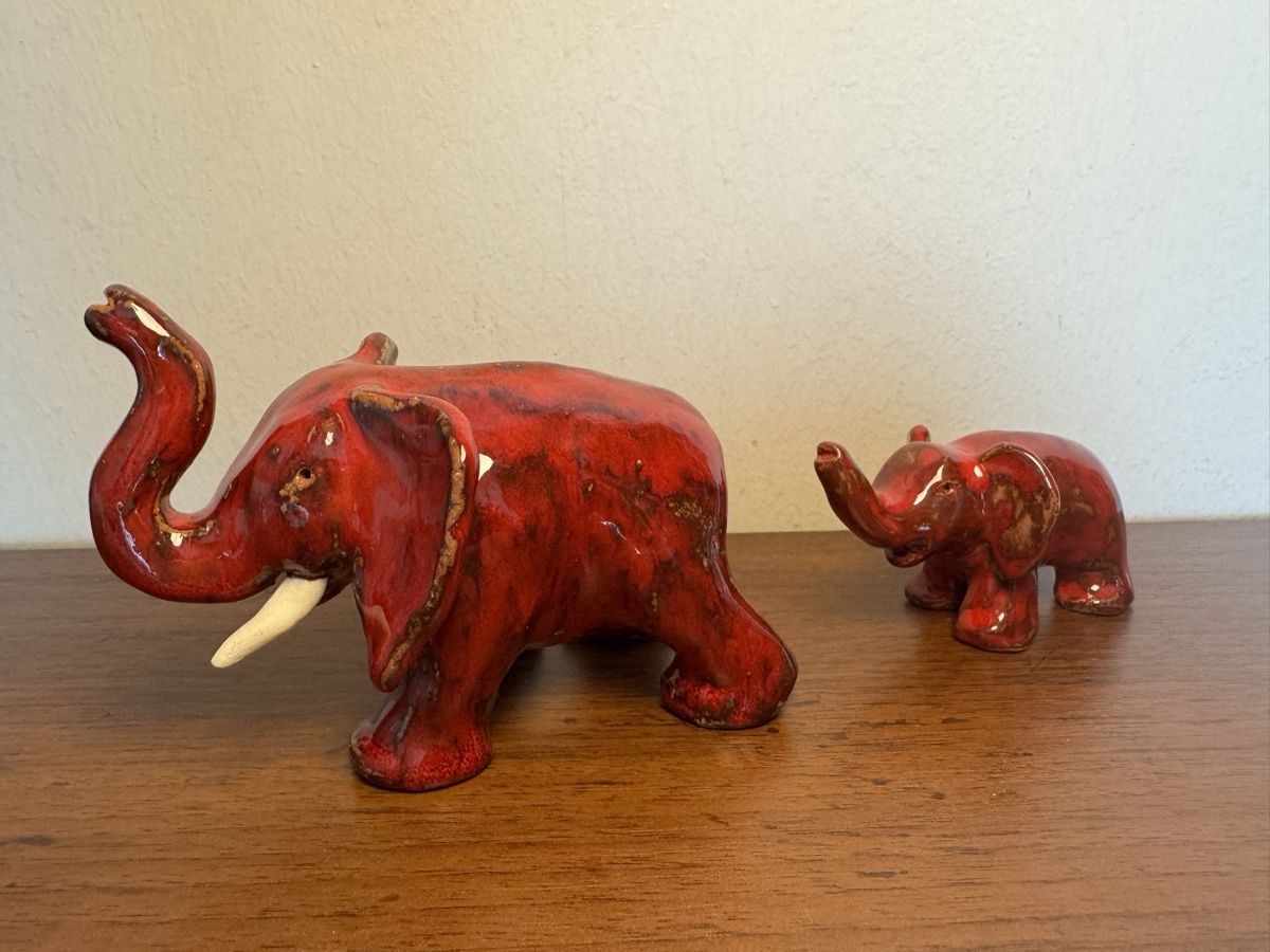 Statuette: 2 Keramik Elefanten, Sammlerstücke – Usato da Balsthal venduto da Narulya