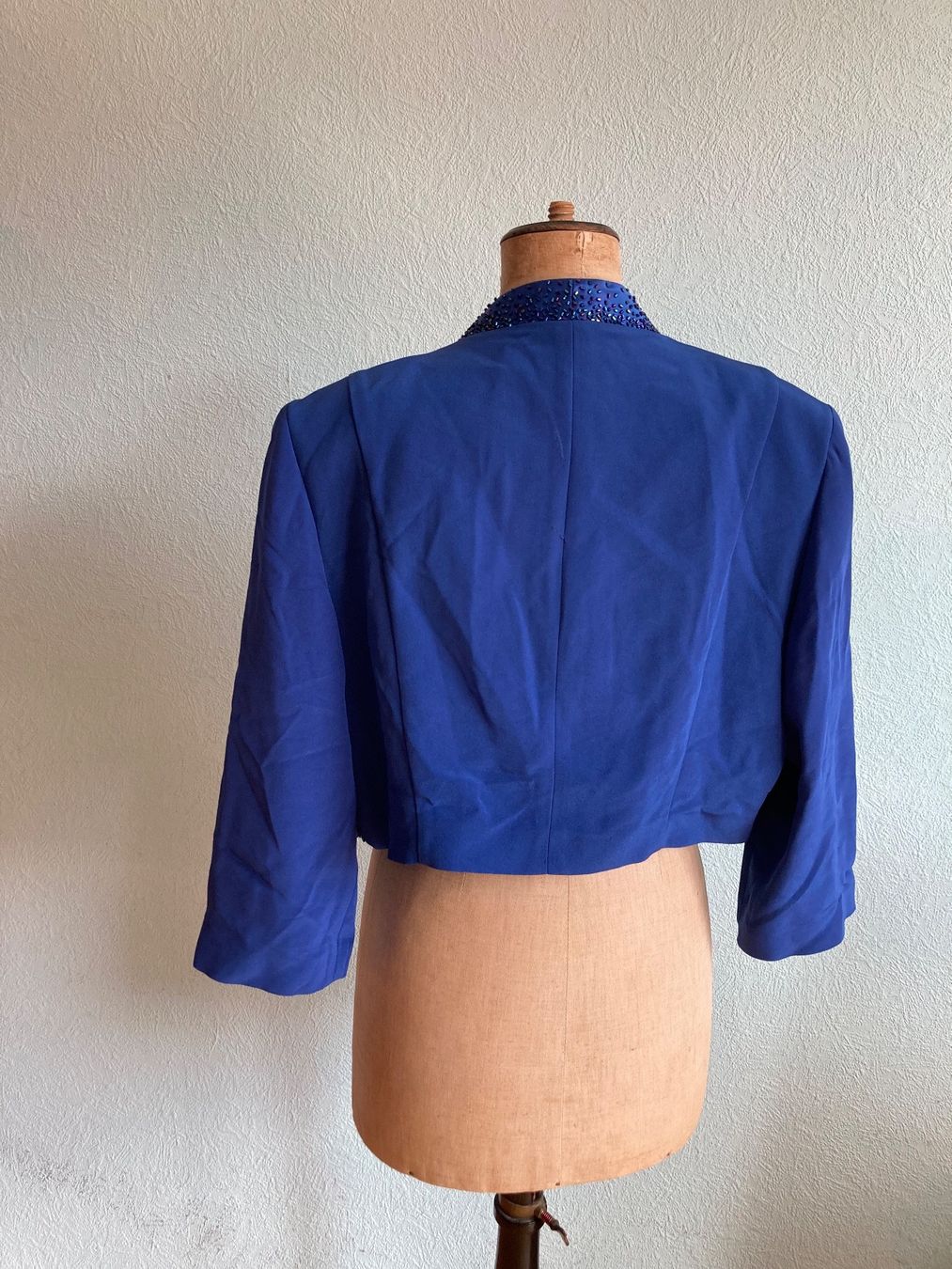 Boléros: Boléro brodé de perles revers satin 40 – D'occasion à Genève par ct_fqr8 2
