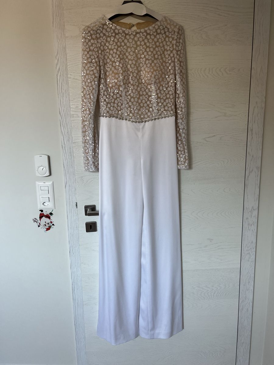 Tute: Gorgeous jumpsuit with open back – Nuovo (secondo la descrizione) da Dully venduto da rev_l7jp