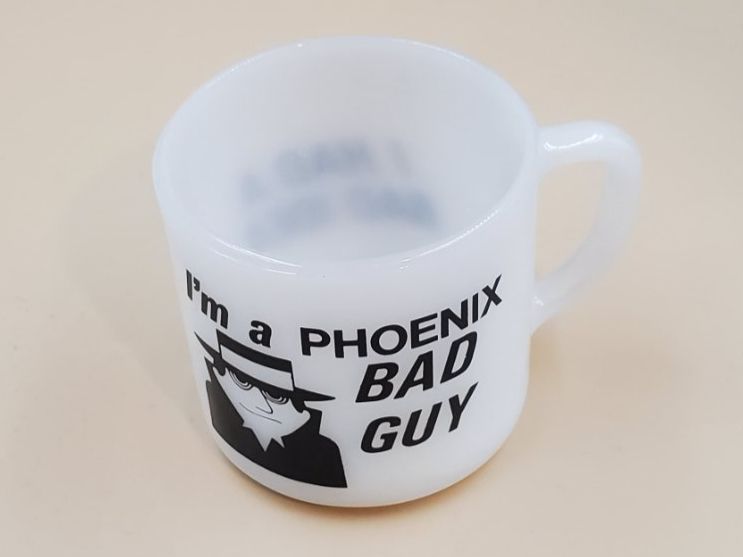 Tazze: Tasse "I'm a Phoenix Bad Guy" en opaline blanche 70's – Usato da Rennaz venduto da La_malle_du_dauphin 2